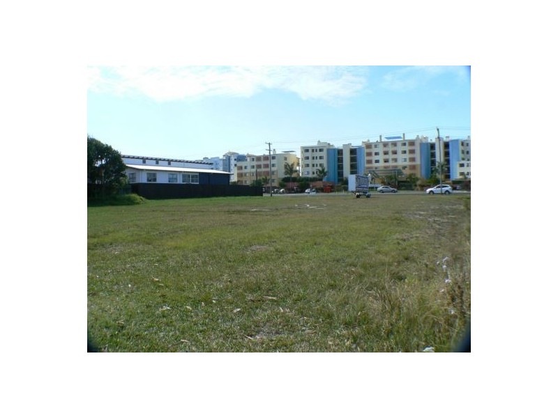 894 David Low Way, Pacific Paradise QLD 4564