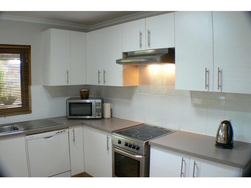 10  Kandoo Street, Pacific Paradise QLD 4564