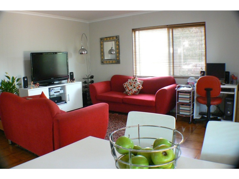 10  Kandoo Street, Pacific Paradise QLD 4564