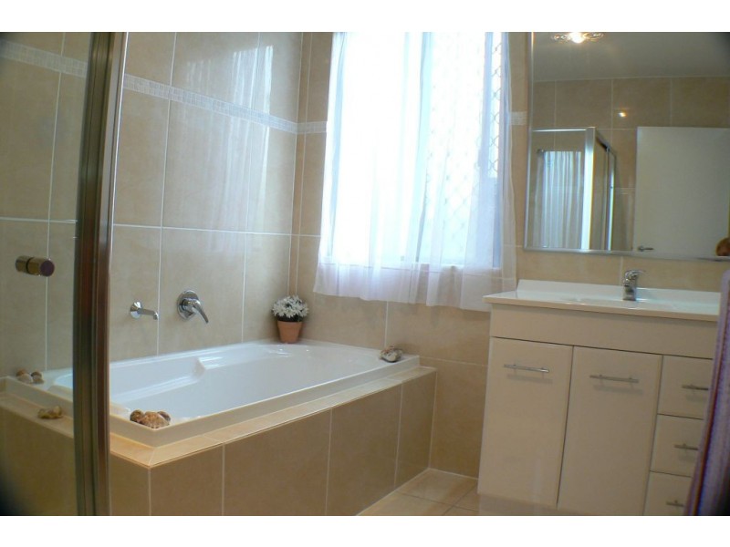 21 Whitsunday Drive, Pacific Paradise QLD 4564