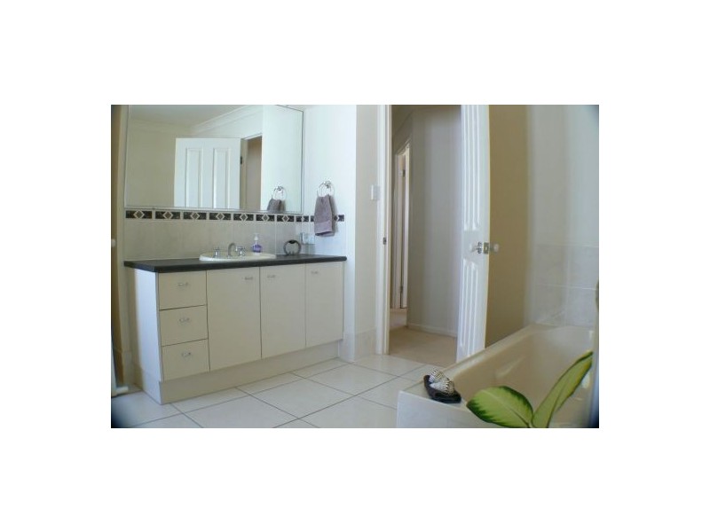 28 Veerings Cr, Twin Waters QLD 4564