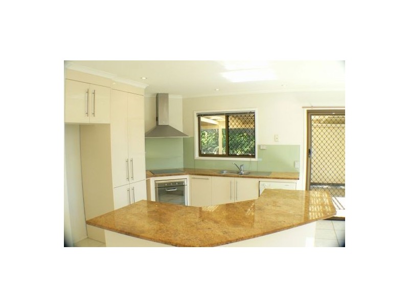 6 Boroko Place, Bli Bli QLD 4560