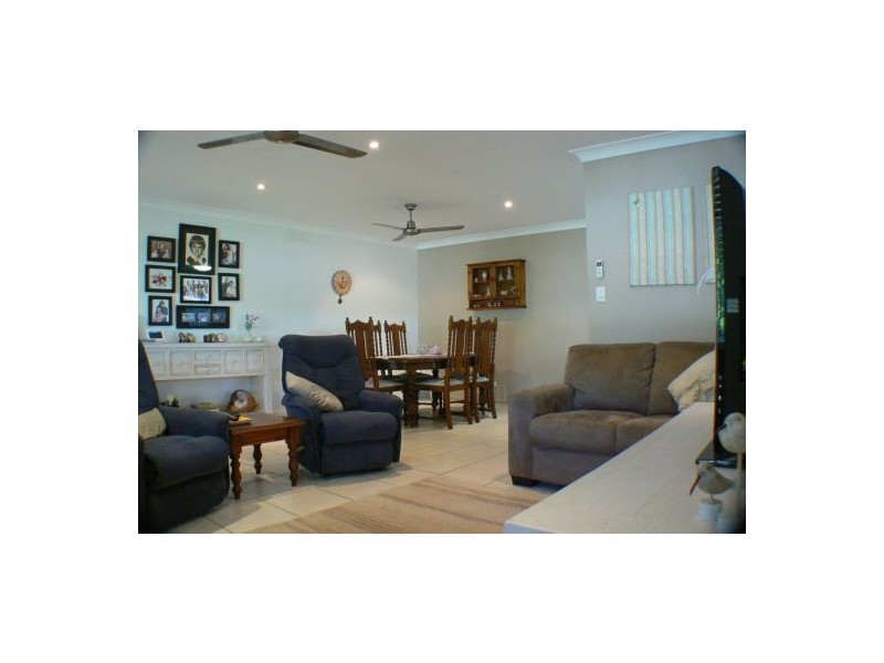 2/8 Kandoo Street, Pacific Paradise QLD 4564