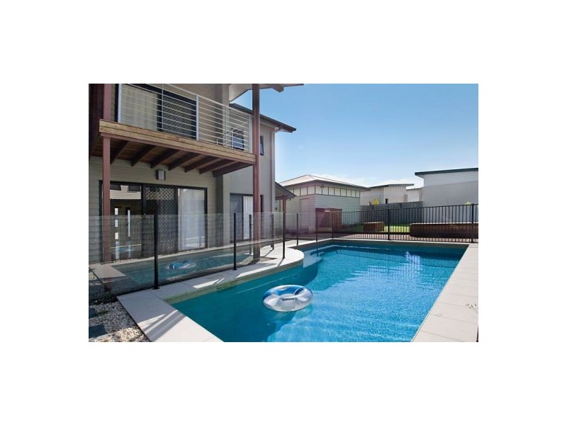 1/2 Suzanne Close, Mudjimba QLD 4564