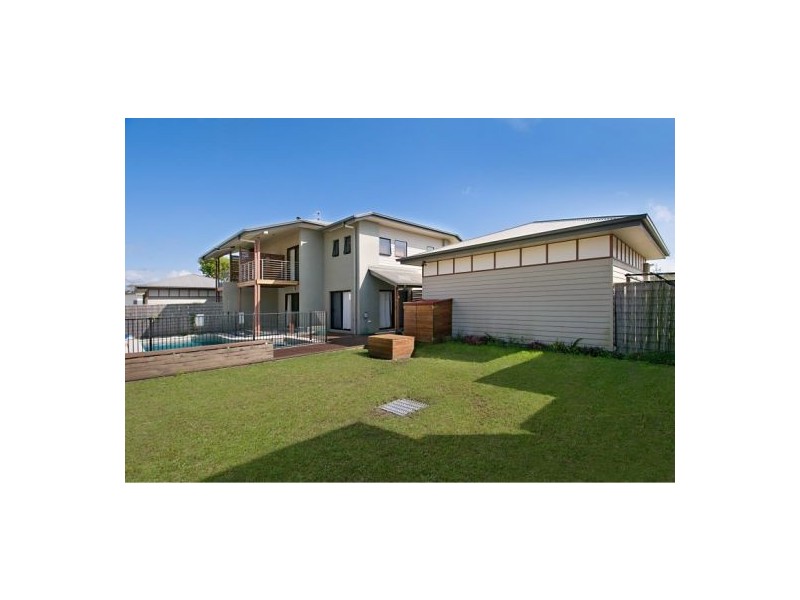 1/2 Suzanne Close, Mudjimba QLD 4564