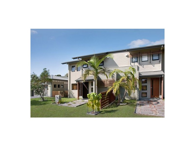 1/2 Suzanne Close, Mudjimba QLD 4564