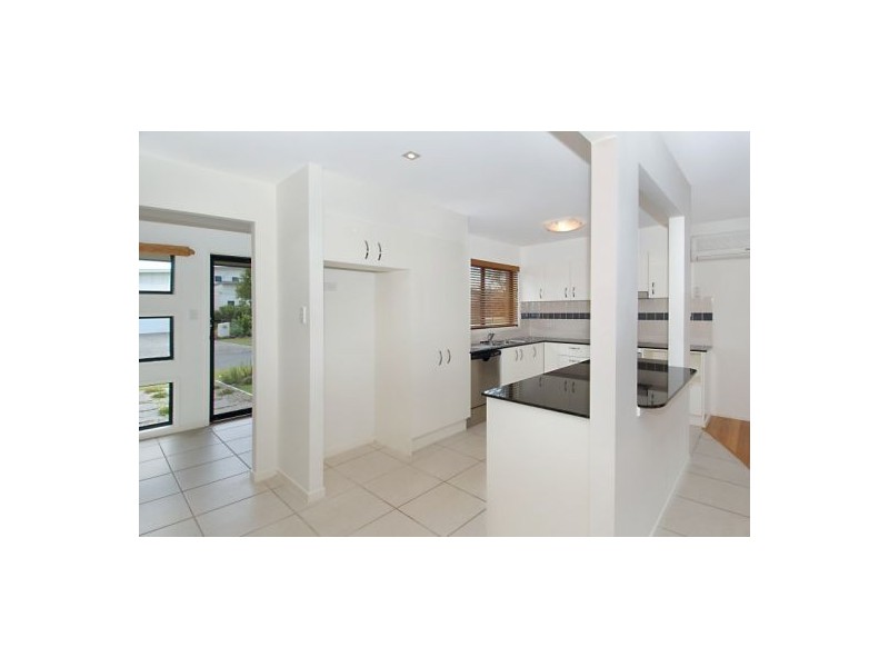 1/2 Suzanne Close, Mudjimba QLD 4564