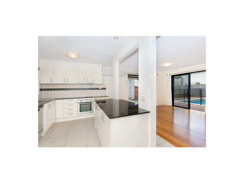 1/2 Suzanne Close, Mudjimba QLD 4564