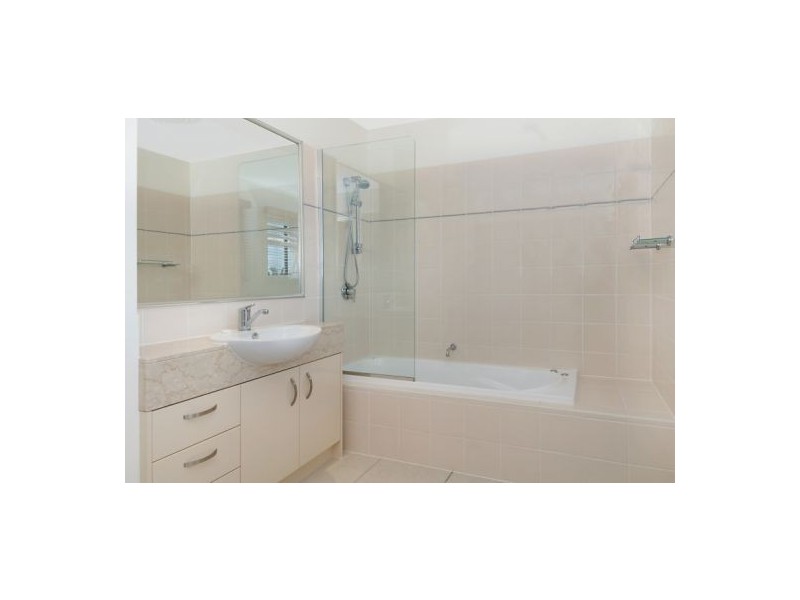 1/2 Suzanne Close, Mudjimba QLD 4564