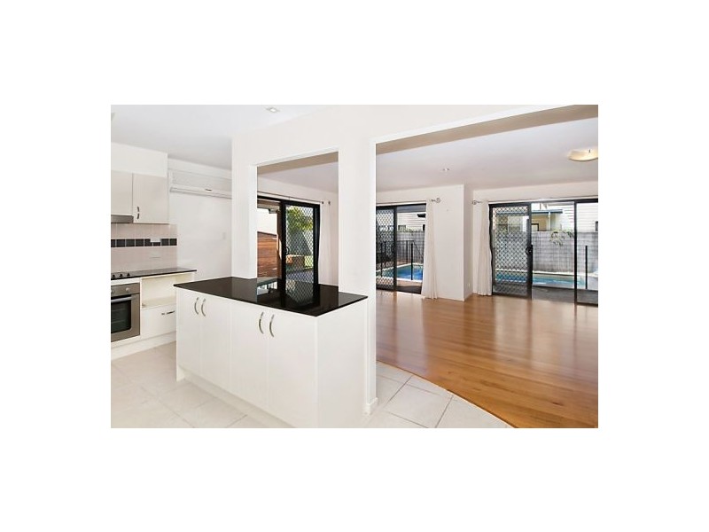 1/2 Suzanne Close, Mudjimba QLD 4564