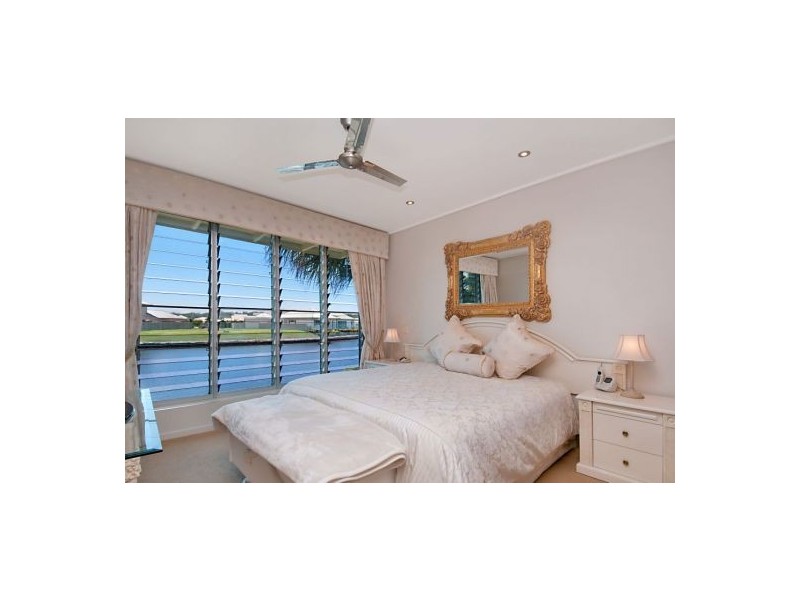 13/20 Anchorage Cct, Twin Waters QLD 4564