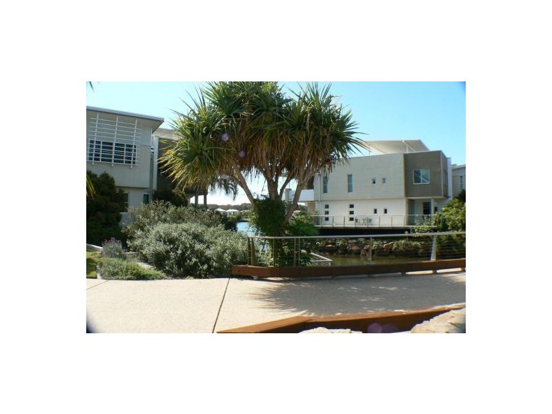 16/20 Anchorage Cct, Twin Waters QLD 4564