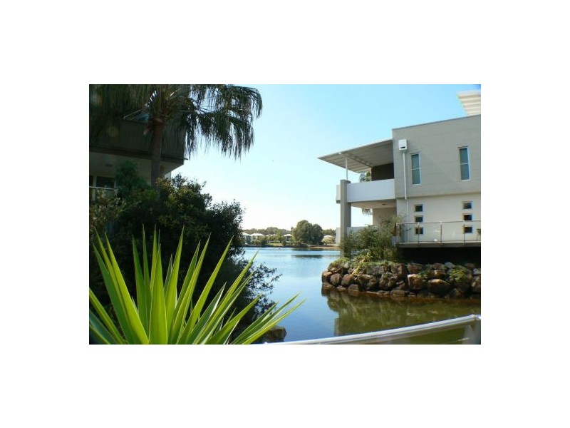 16/20 Anchorage Cct, Twin Waters QLD 4564