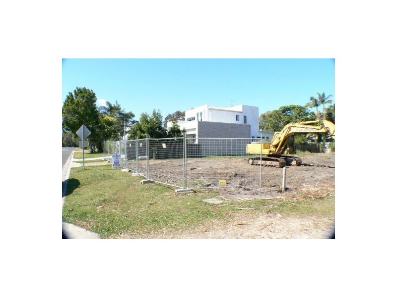 13 Currawong Street, Mudjimba QLD 4564