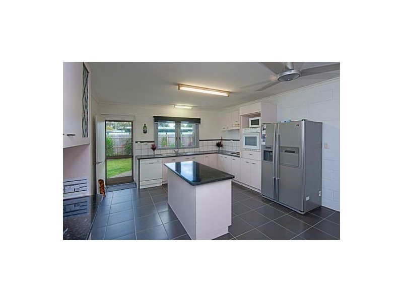 37 Nungo St, Pacific Paradise QLD 4564