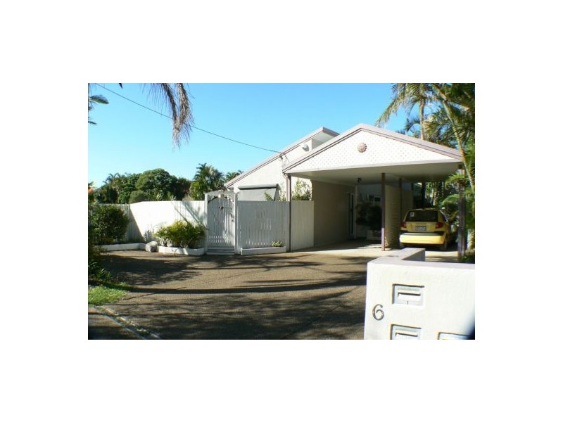 2/6 Amanda Avenue, Marcoola QLD 4564