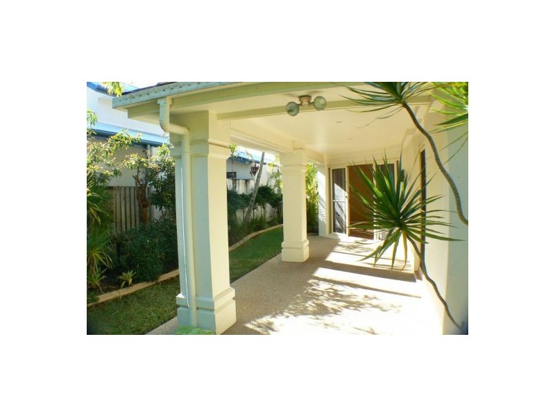8 Sunview Drive, Twin Waters QLD 4564