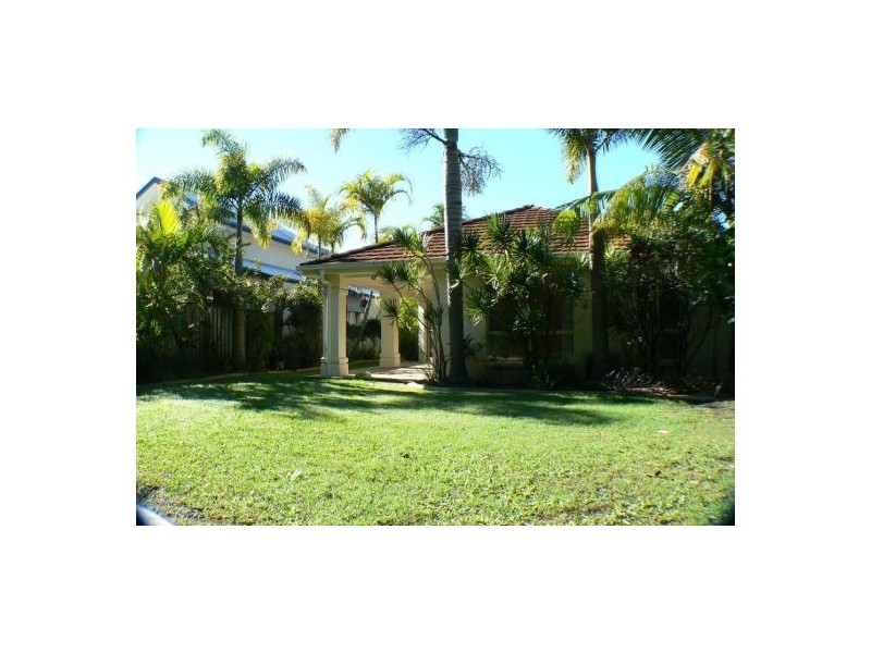 8 Sunview Drive, Twin Waters QLD 4564
