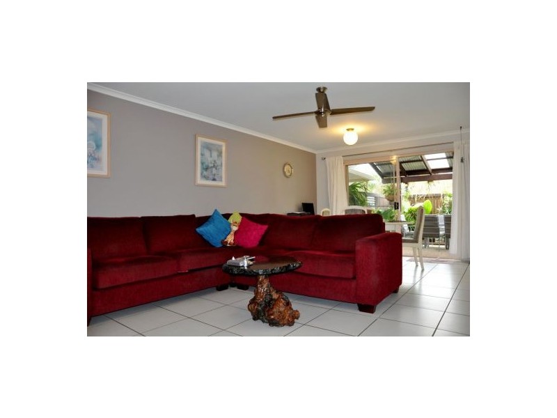 2/15 Wywong Stret, Pacific Paradise QLD 4564