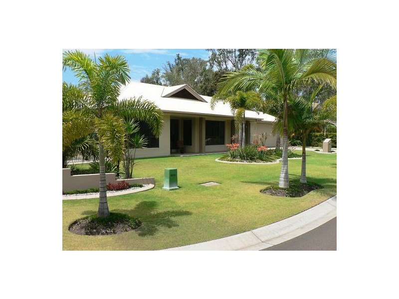 2 Baker Finch Place, Twin Waters QLD 4564