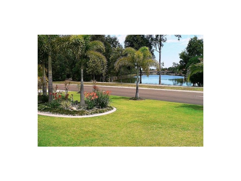 2 Baker Finch Place, Twin Waters QLD 4564