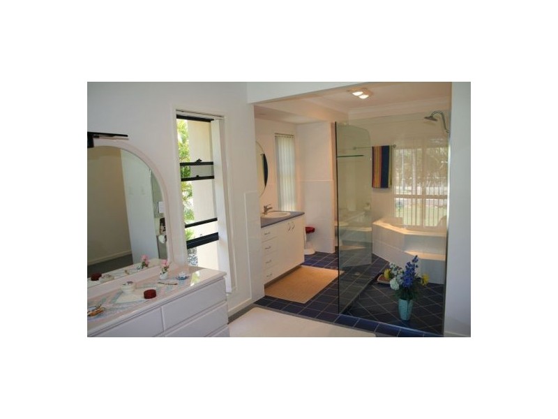 2 Baker Finch Place, Twin Waters QLD 4564