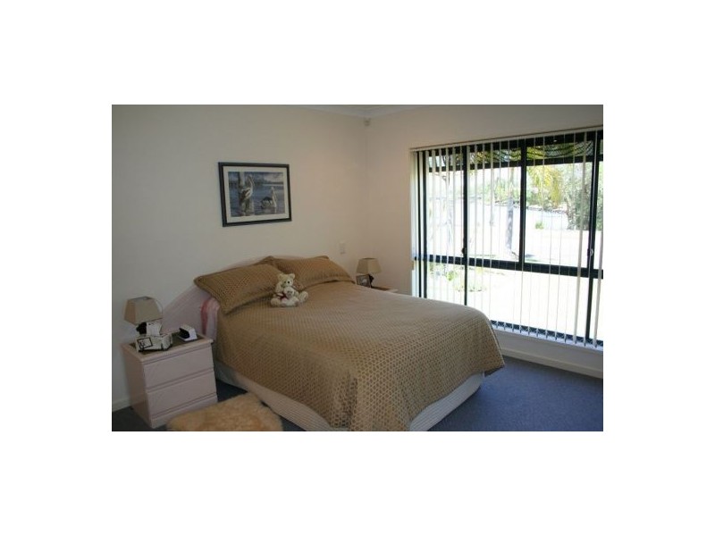 2 Baker Finch Place, Twin Waters QLD 4564