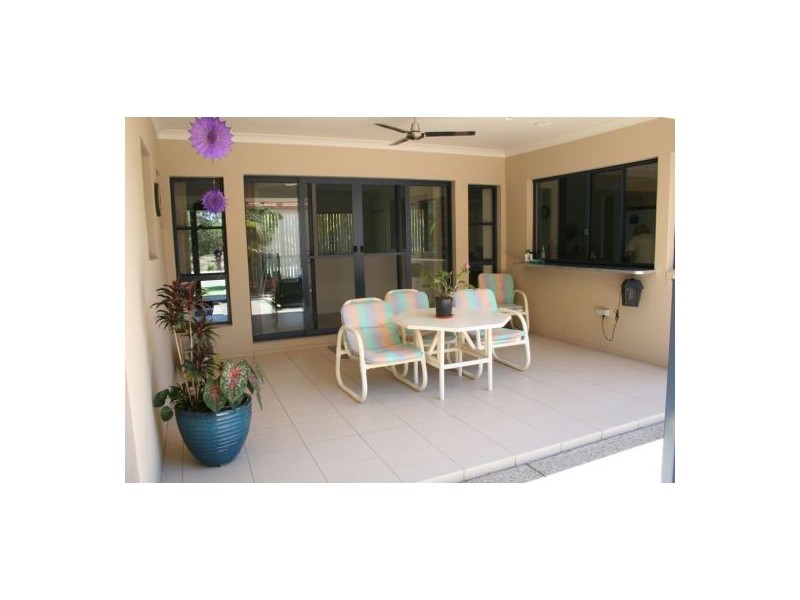 2 Baker Finch Place, Twin Waters QLD 4564