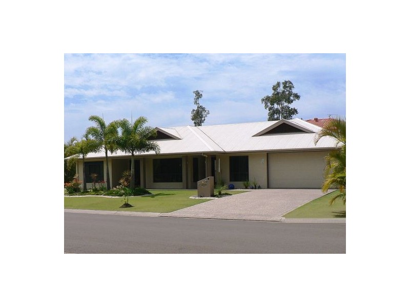 2 Baker Finch Place, Twin Waters QLD 4564