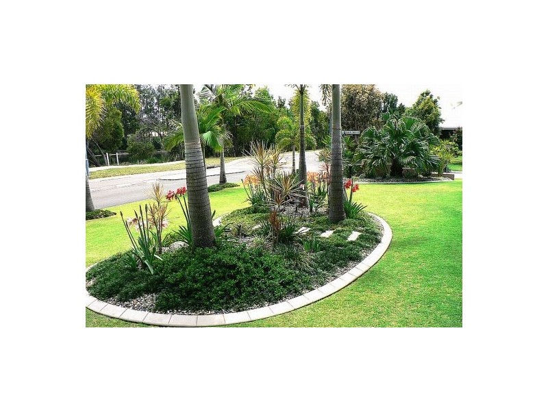 2 Baker Finch Place, Twin Waters QLD 4564