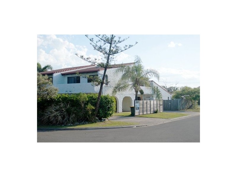 2/42 Petrie Avenue, Marcoola QLD 4564