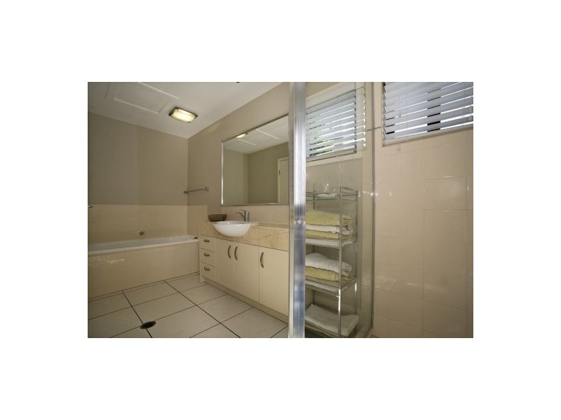 2/4 Hans Boysen Drive, Mudjimba QLD 4564