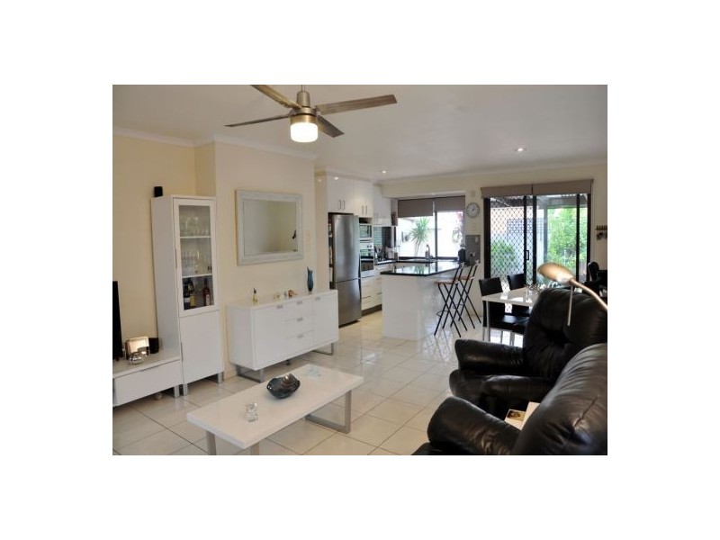 2/7 Lexie Street, Marcoola QLD 4564