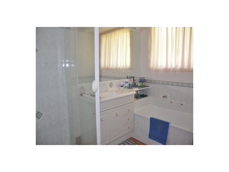 40 Wattlebird Drive, Twin Waters QLD 4564