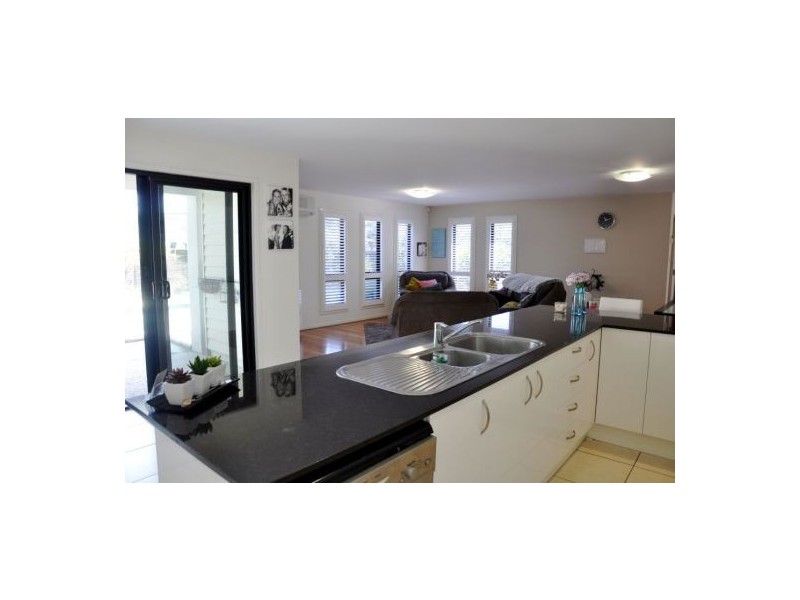 2/4 Stephanie Close, Mudjimba QLD 4564