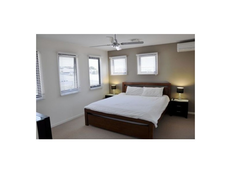 2/4 Stephanie Close, Mudjimba QLD 4564