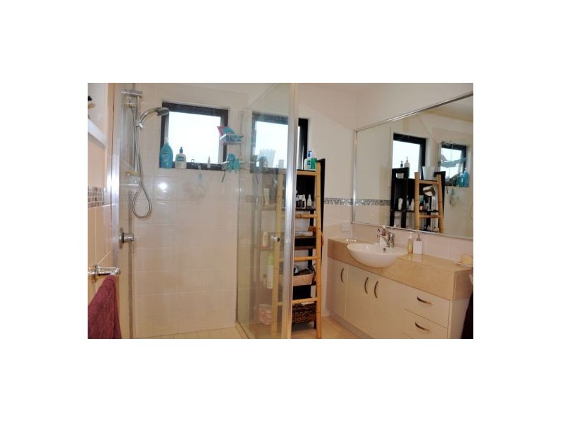 2/4 Stephanie Close, Mudjimba QLD 4564