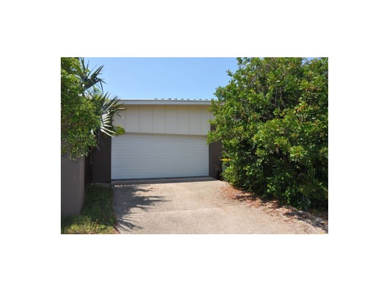 2/4 Stephanie Close, Mudjimba QLD 4564