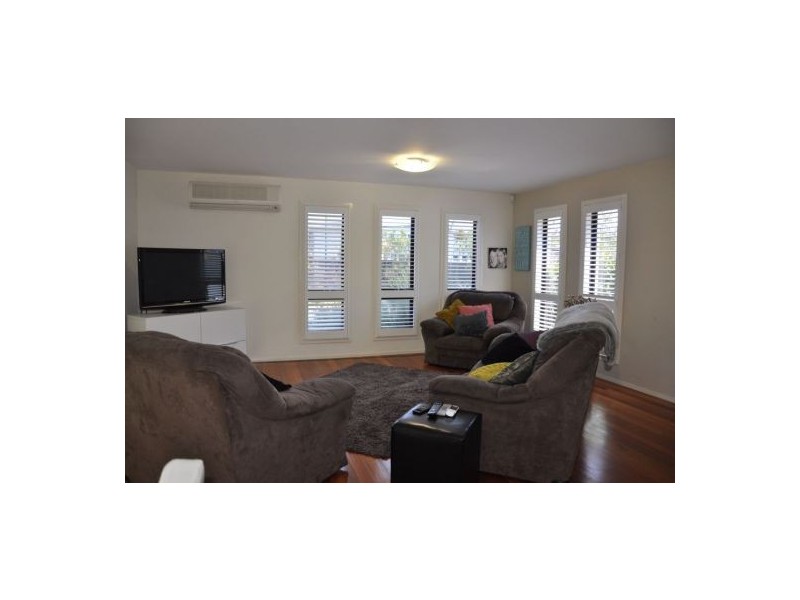 2/4 Stephanie Close, Mudjimba QLD 4564