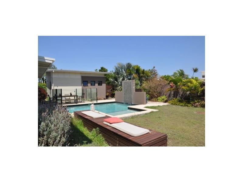 2/4 Stephanie Close, Mudjimba QLD 4564