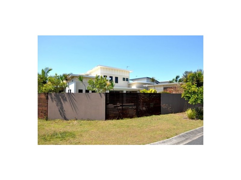 2/4 Stephanie Close, Mudjimba QLD 4564