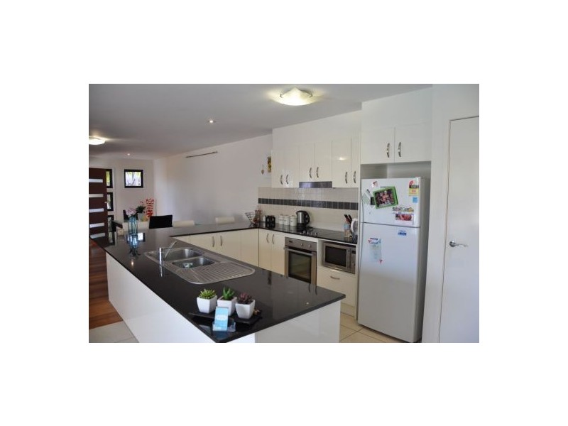 2/4 Stephanie Close, Mudjimba QLD 4564