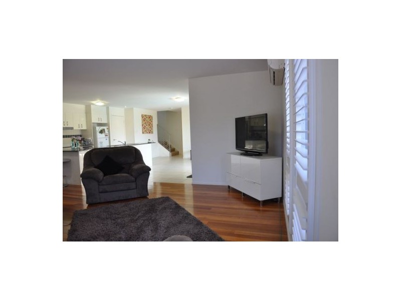 2/4 Stephanie Close, Mudjimba QLD 4564