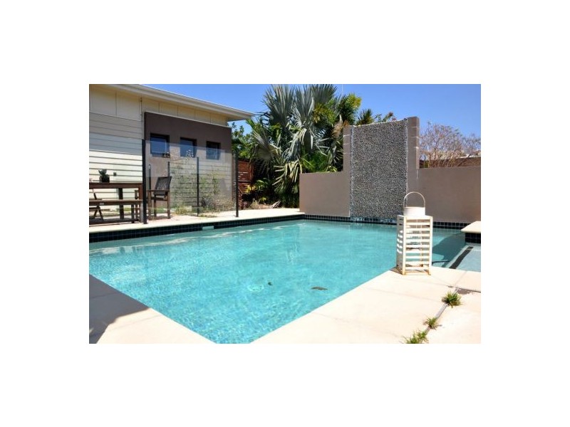 2/4 Stephanie Close, Mudjimba QLD 4564