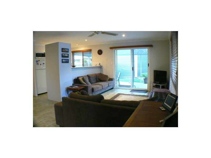 2/3 Boomba Street, Pacific Paradise QLD 4564
