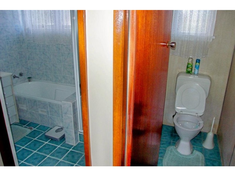 70 Railway Parade, Glenfield NSW 2167