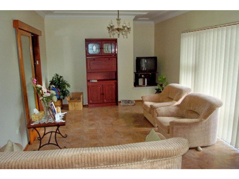 70 Railway Parade, Glenfield NSW 2167