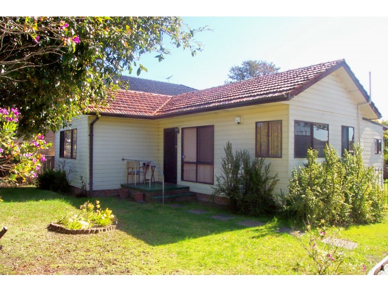 16 Lalor Street, Glenfield NSW 2167