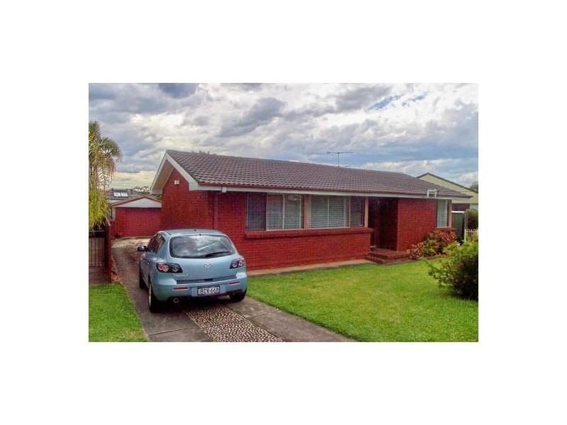 7 Salisbury Avenue, Glenfield NSW 2167