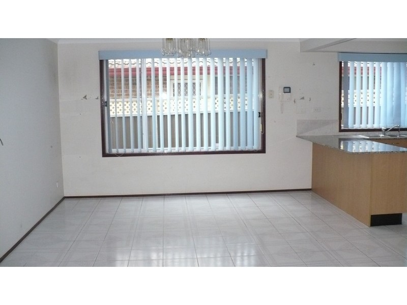 10 Nigel Place, Macquarie Fields NSW 2564